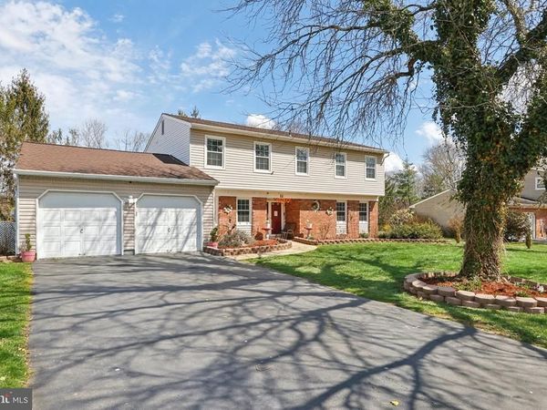 12 MACKENZIE LANE, PLAINSBORO, NJ 08536