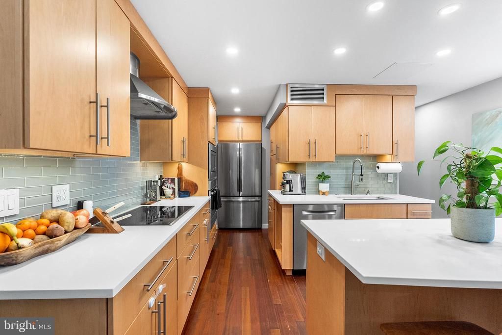 918 20 Spruce Street, Unit 2, Philadelphia, PA 19107 Main Photo