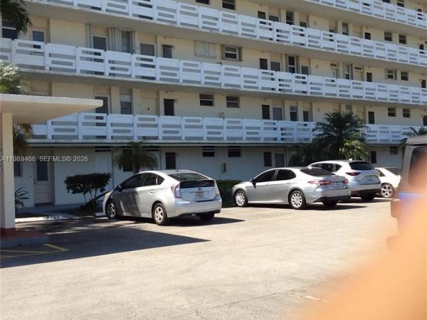 3000 Marcos Dr , Unit P312, Aventura, FL 33160