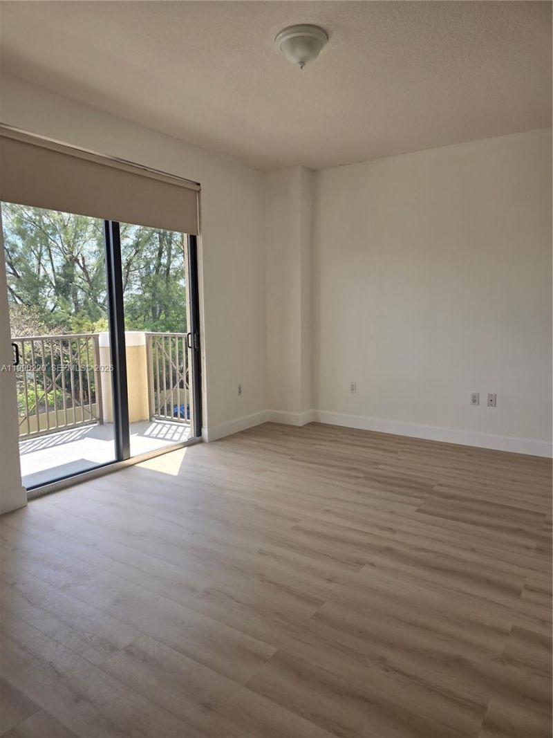 8430 SW 8th St, Unit 308B, Miami, FL 33144 Photo