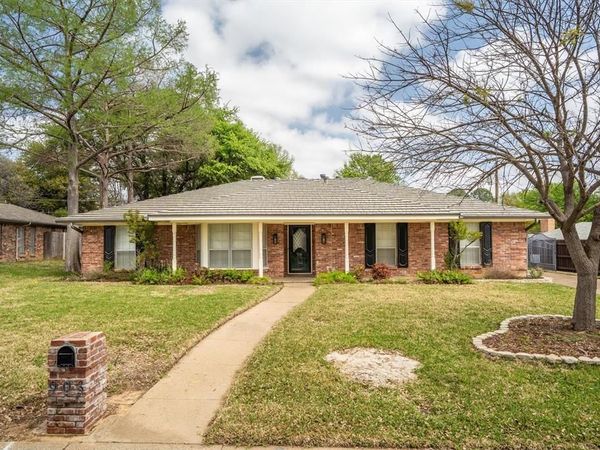 903 Leslie Drive, Arlington, TX 76012