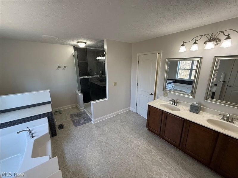 8340 Claus Road, Amherst, OH 44001 Photo 38