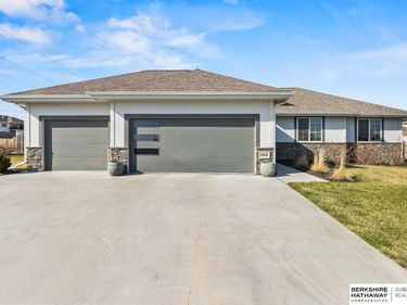 18606 George Miller Parkway , Elkhorn, NE 68022