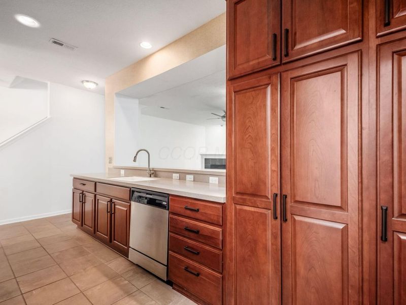 374 Westgreen Lane , Westerville, OH 43082 Photo 9