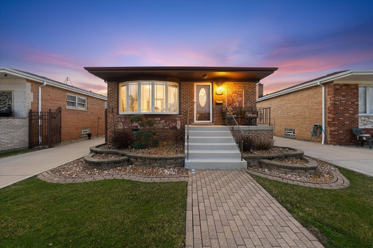 11648 S Avenue J, Chicago, IL 60617 Main Photo