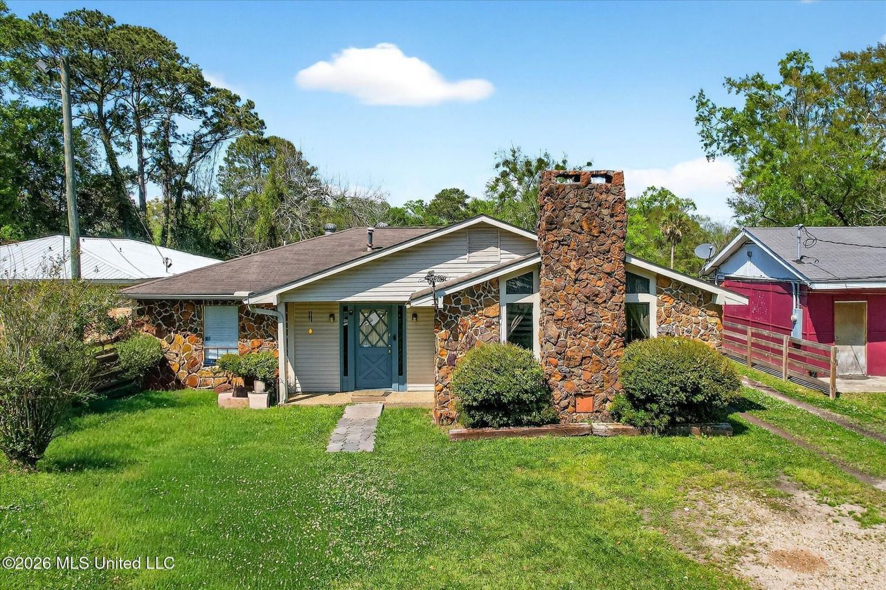 2003 Ray Avenue, Pascagoula, MS 39567 Main Photo