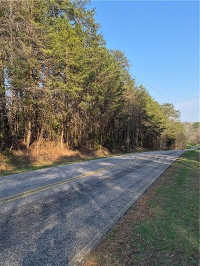 1456 Mcdaniel Road, Pilot Mountain, NC 27041 Main Photo