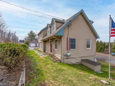 3757 WINDY BUSH ROAD , NEW HOPE, PA 18938