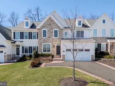 1970 CARRIAGE KNOLL DRIVE, BETHLEHEM, PA 18015