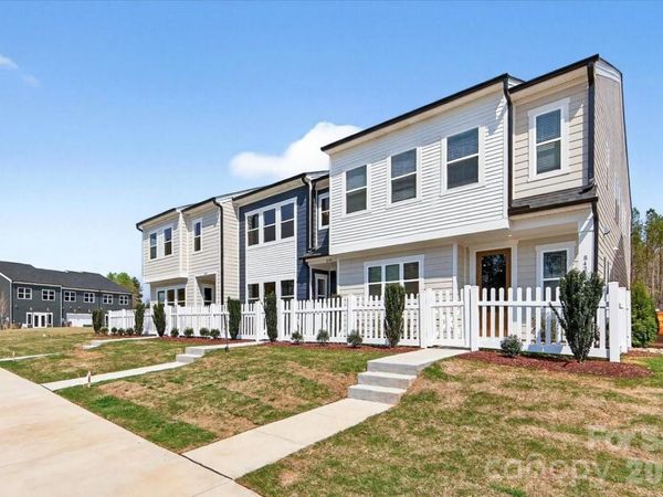 8426 Discovery Lane, Charlotte, NC 28216