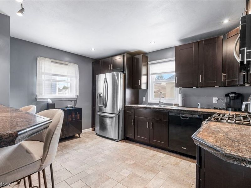 7427 Wefel Avenue, Brooklyn, OH 44144 Photo 8