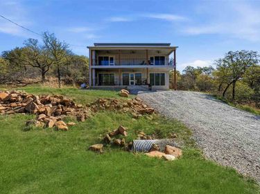 221 Merry Circle Dr, Medicine Park, OK 73557