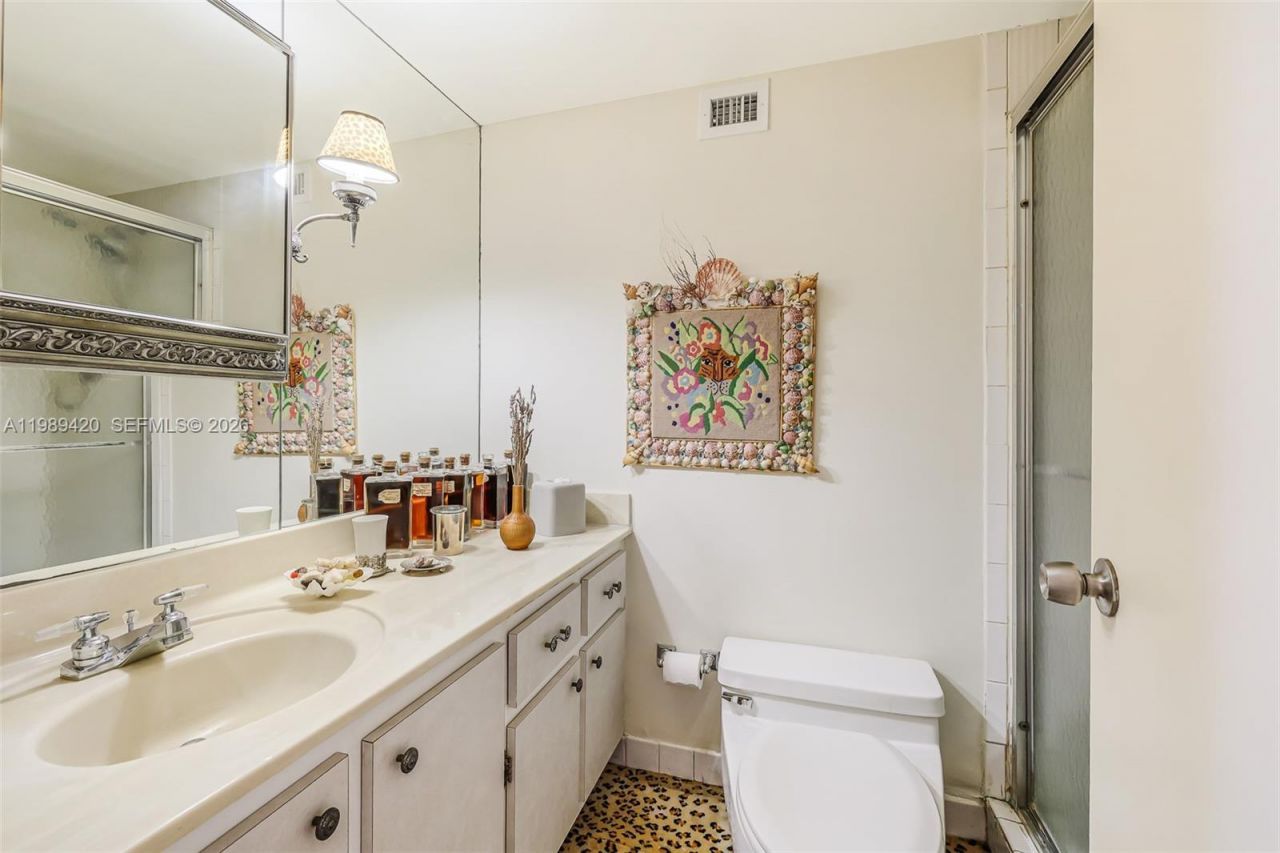 6039 Collins Ave , Unit 833, Miami Beach, FL 33140 Photo