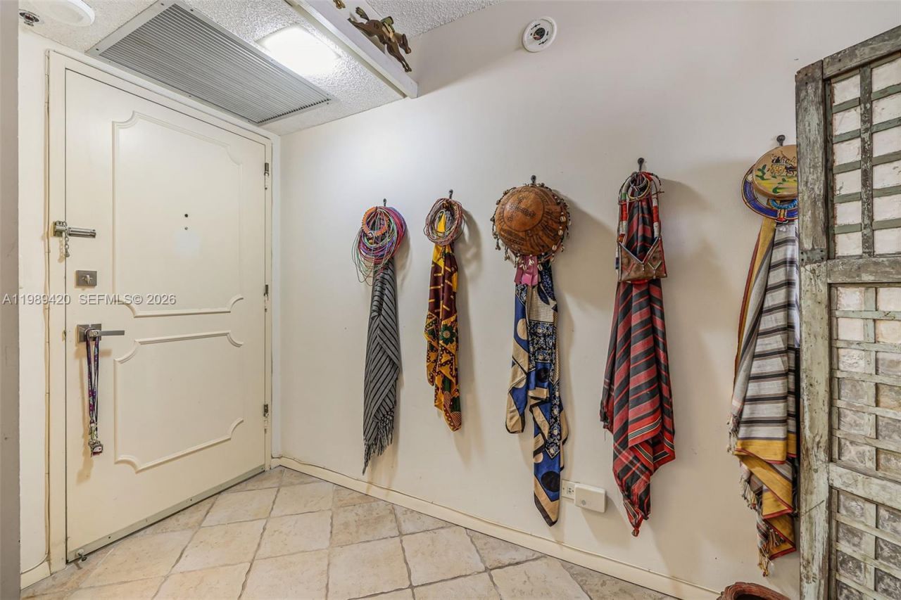 6039 Collins Ave , Unit 833, Miami Beach, FL 33140 Photo