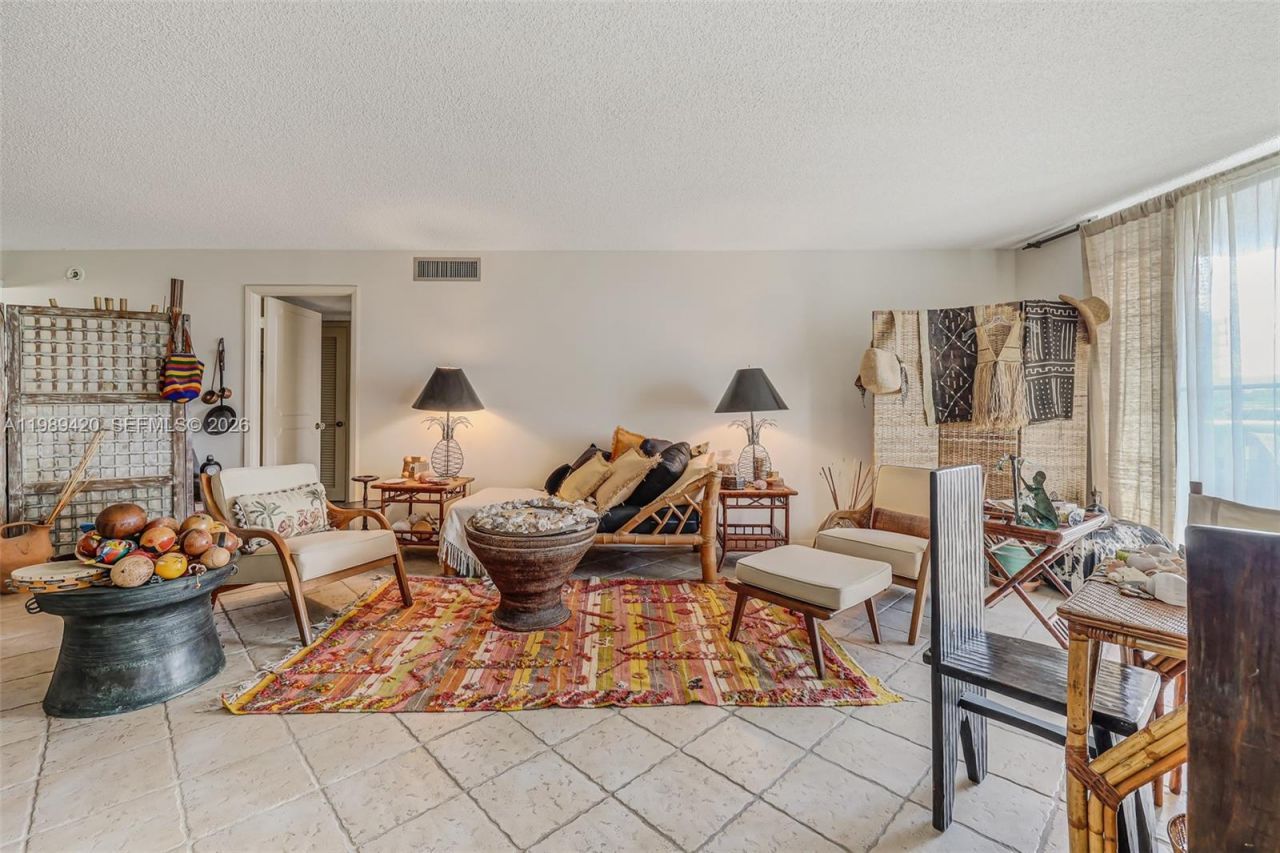 6039 Collins Ave , Unit 833, Miami Beach, FL 33140 Photo