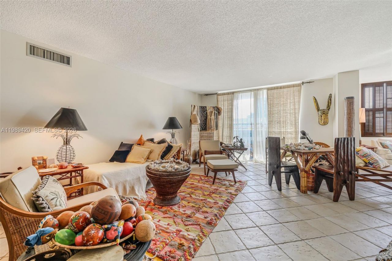 6039 Collins Ave , Unit 833, Miami Beach, FL 33140 Photo