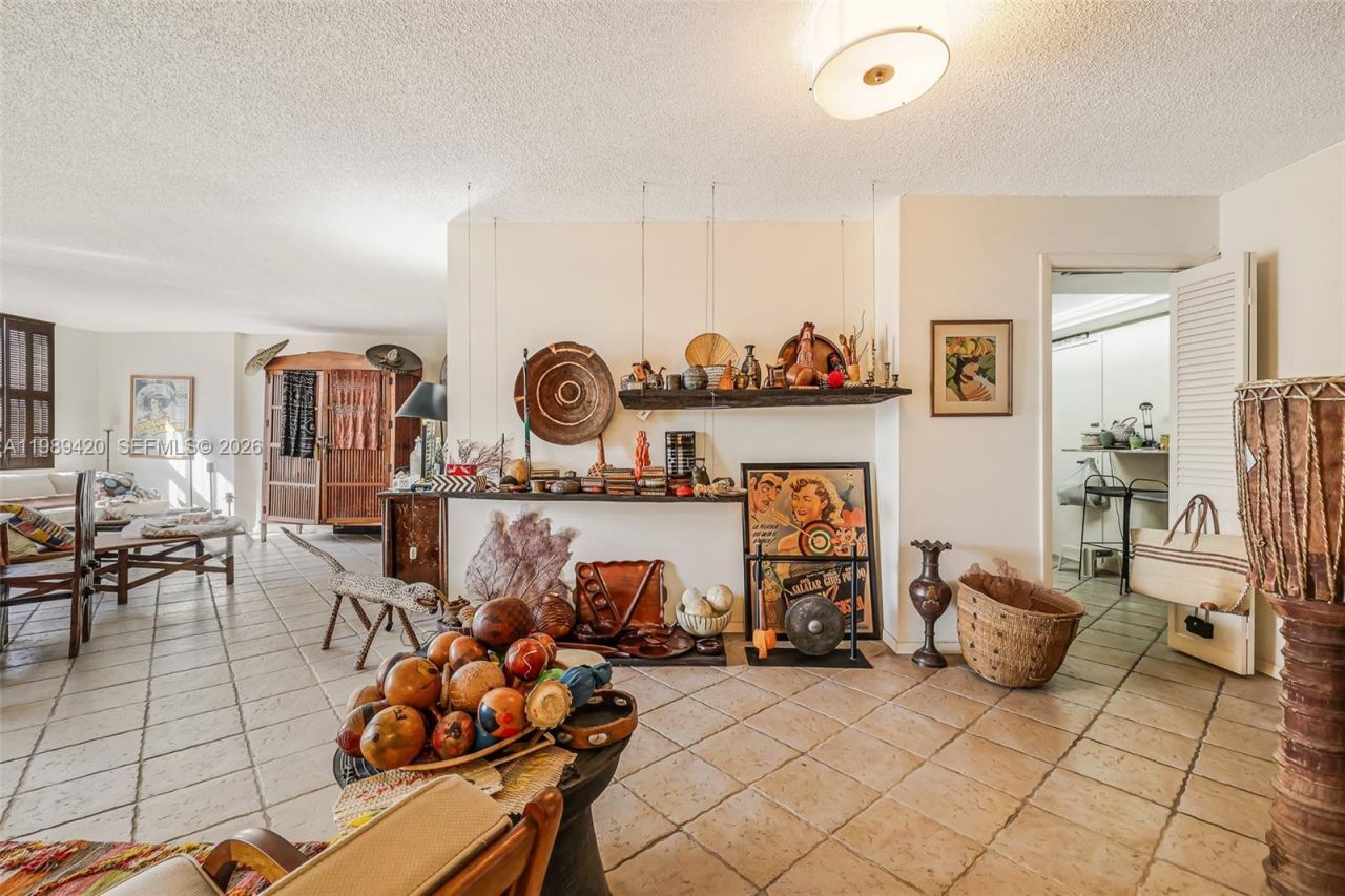6039 Collins Ave , Unit 833, Miami Beach, FL 33140 Photo