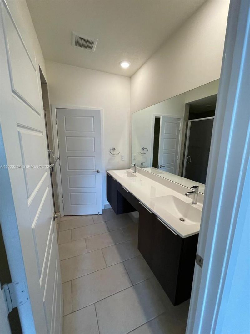 4700 NW 84th Ave , Unit 17, Doral, FL 33166 Photo