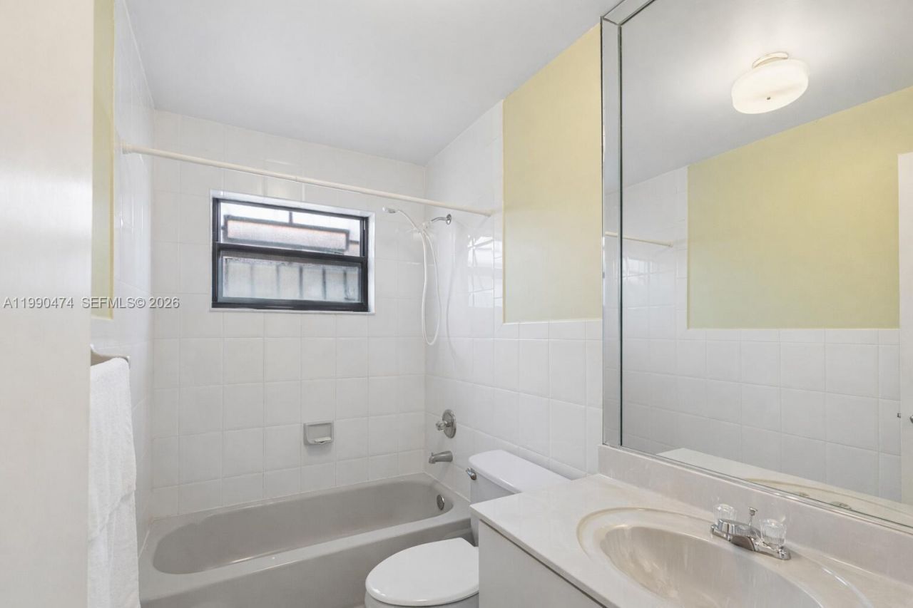 8798 NW 111th Ter , Hialeah Gardens, FL 33018 Photo