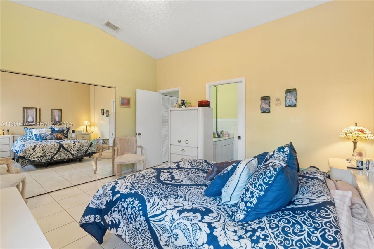 8798 NW 111th Ter , Hialeah Gardens, FL 33018 Photo