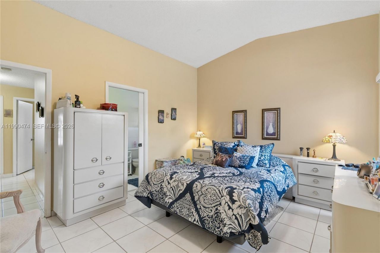 8798 NW 111th Ter , Hialeah Gardens, FL 33018 Photo