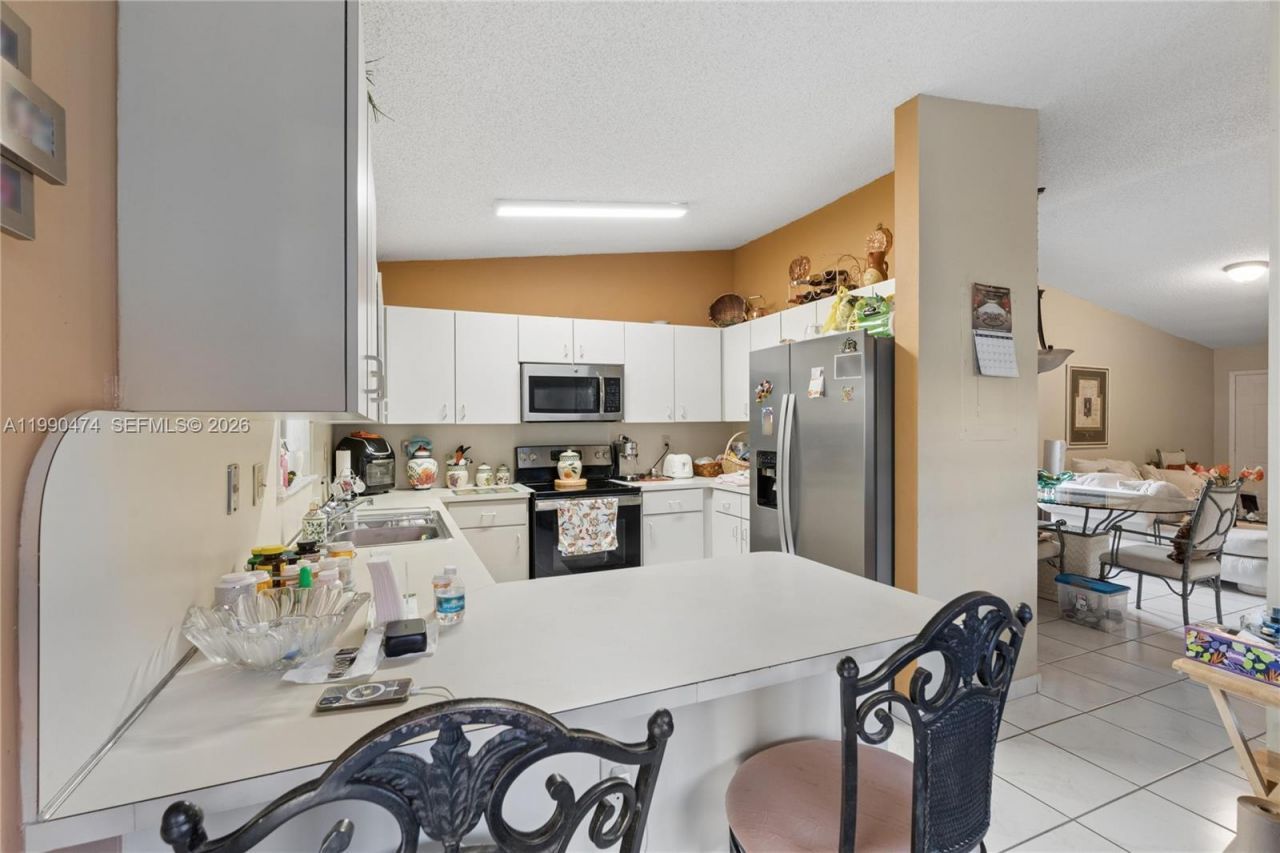 8798 NW 111th Ter , Hialeah Gardens, FL 33018 Photo