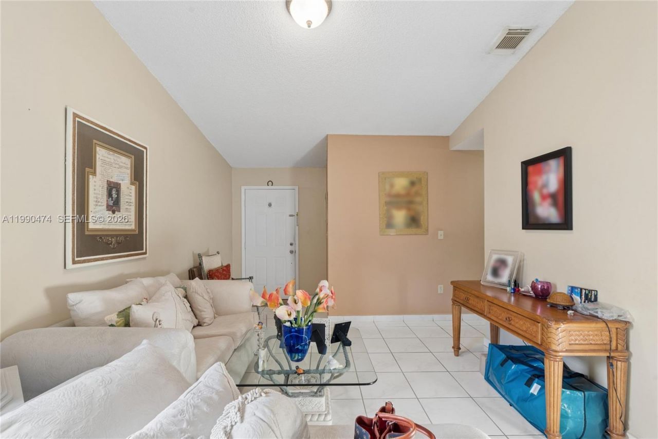 8798 NW 111th Ter , Hialeah Gardens, FL 33018 Photo