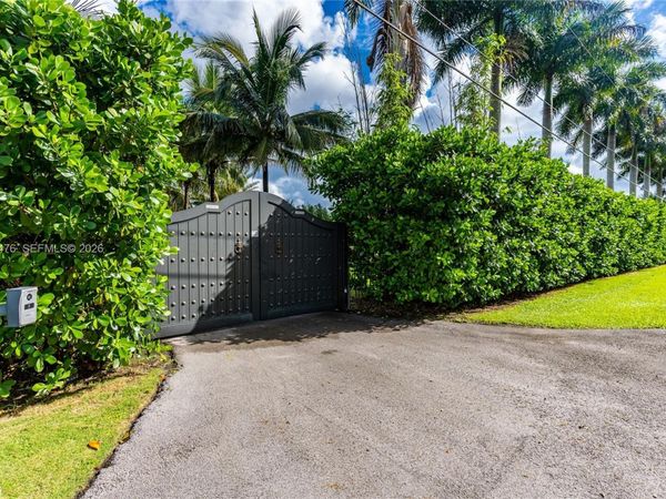 18851 SW 218th St, Miami, FL 33170