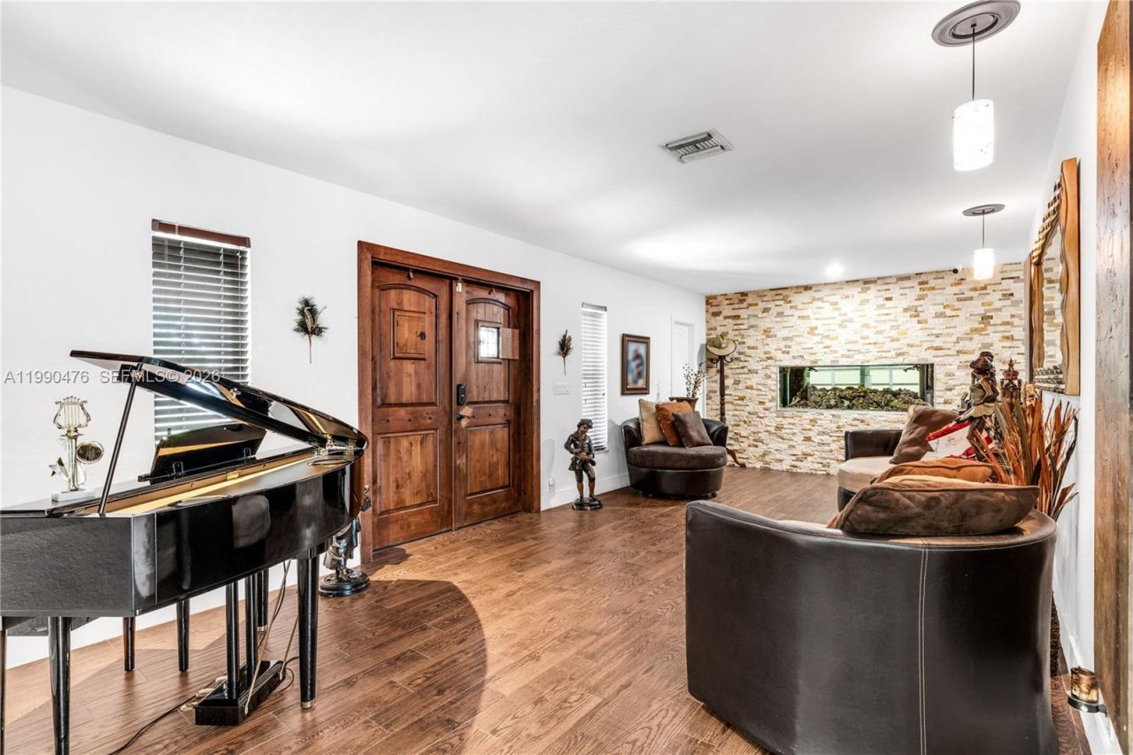 18851 SW 218th St, Miami, FL 33170 Photo