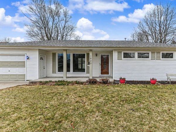 1023 W Glenn Dr, Waukesha, WI 53188