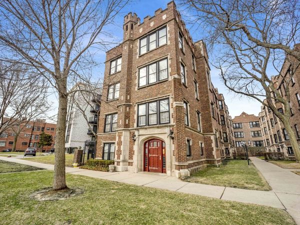 554 Sheridan Square , Unit 1, Evanston, IL 60202