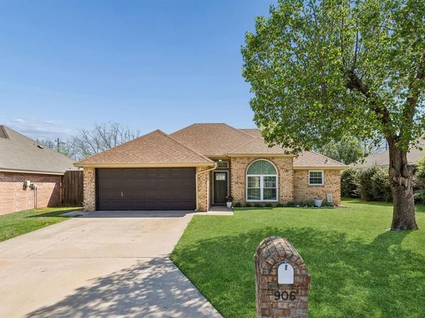 906 Bayfield Drive , Denton, TX 76209