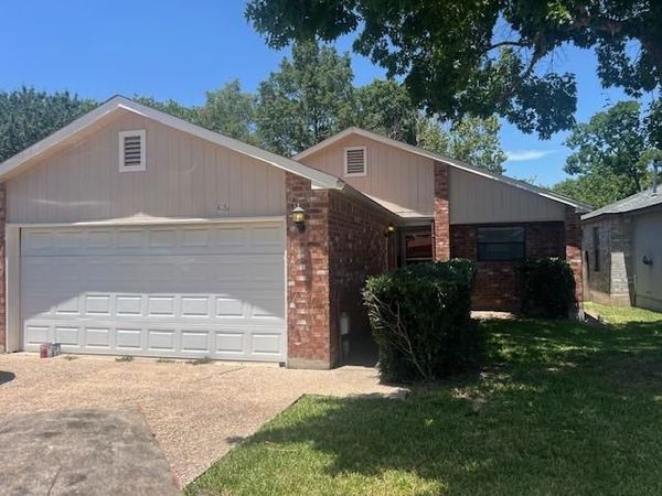416 Village LN, Buda, TX 78610