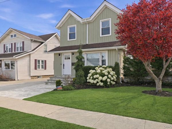 98 Vincent Place, Lynbrook, NY 11563