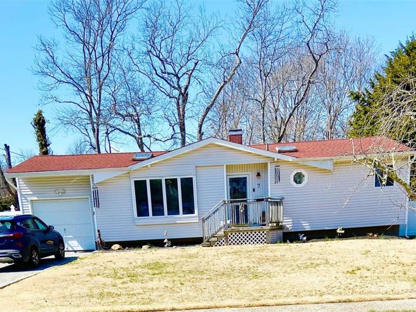 7 Betsy Drive , West Sayville, NY 11796