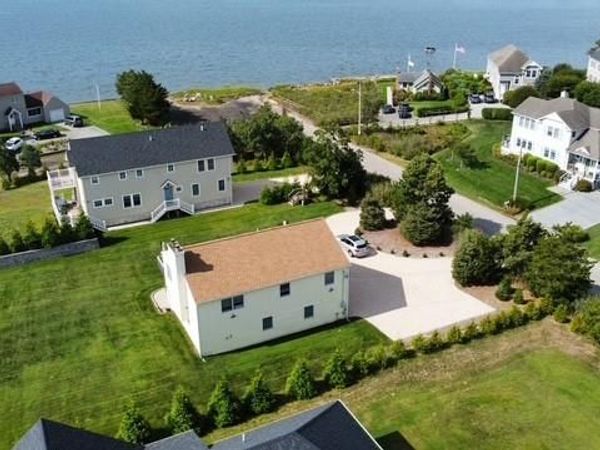 7 Corwin Lane, Hampton Bays, NY 11946