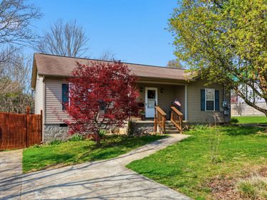 102 Rosebud Avenue, Irvine, KY 40336