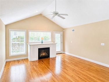 7833 N Cherry Street, Kansas City, MO 64118