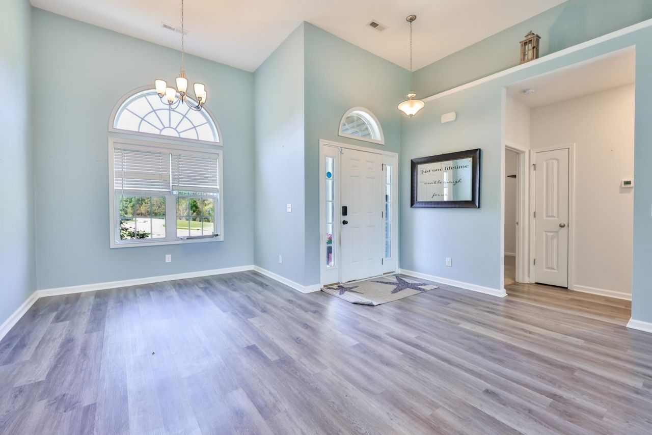 2804 Grassland Ln.  Photo 4