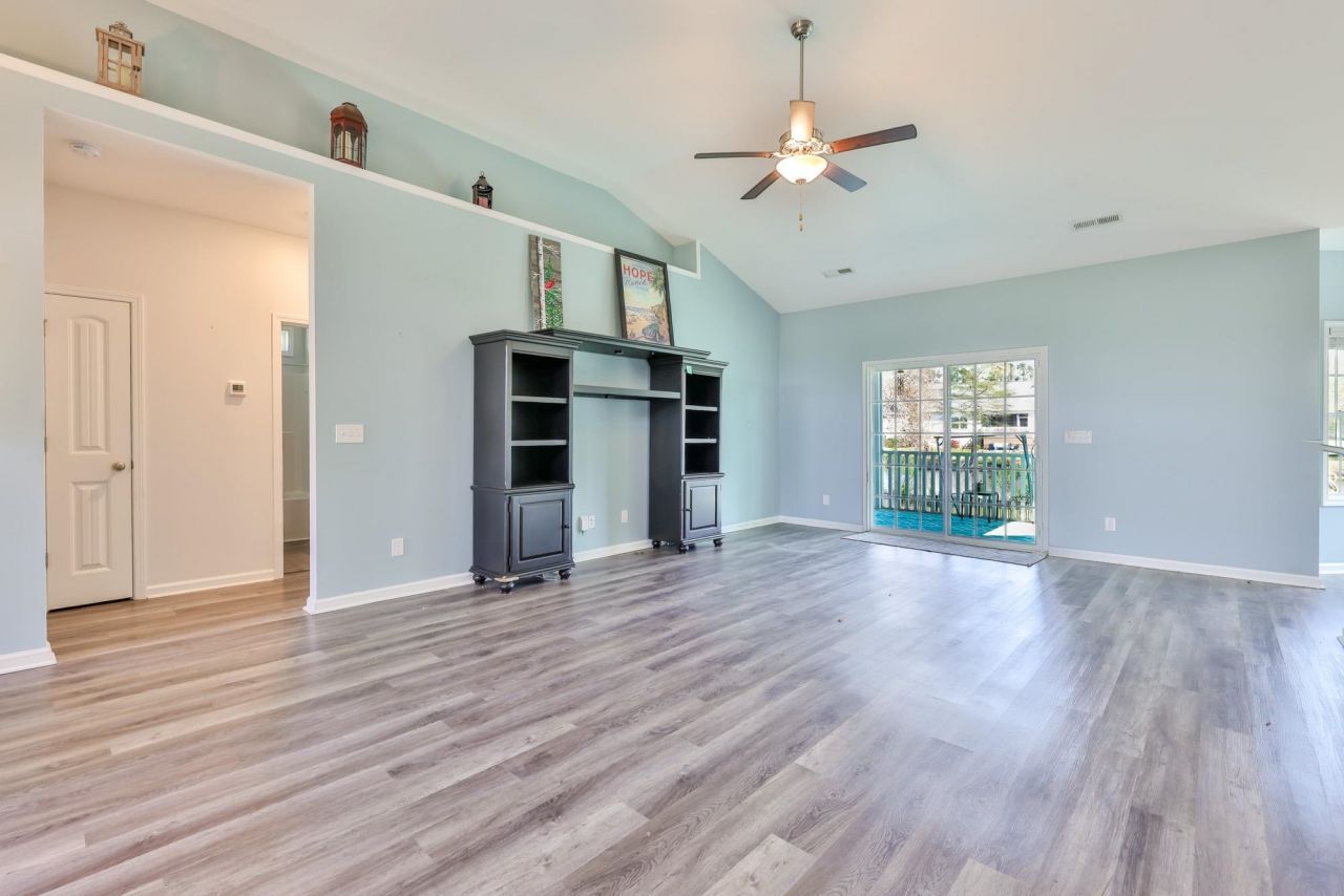 2804 Grassland Ln.  Photo 6