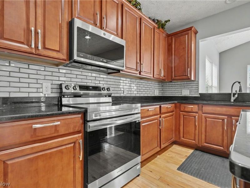 1246 Marsh Fern Lane, Akron, OH 44312 Photo 12