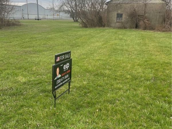 Irwin Place NE, Canton, OH 44705