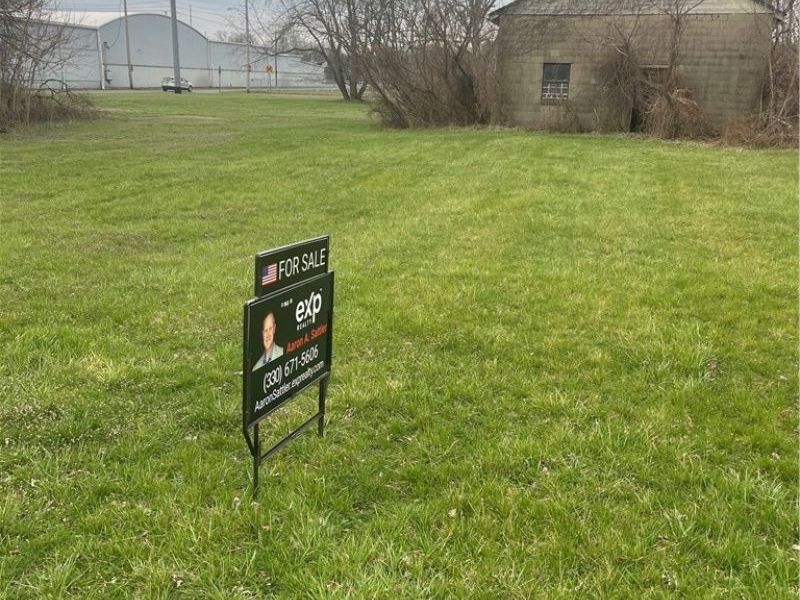 Irwin Place NE, Canton, OH 44705 Photo 1