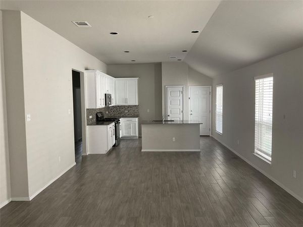 2800 NE Joe Dimaggio Lane ST, Unit 99, Round Rock, TX 78665