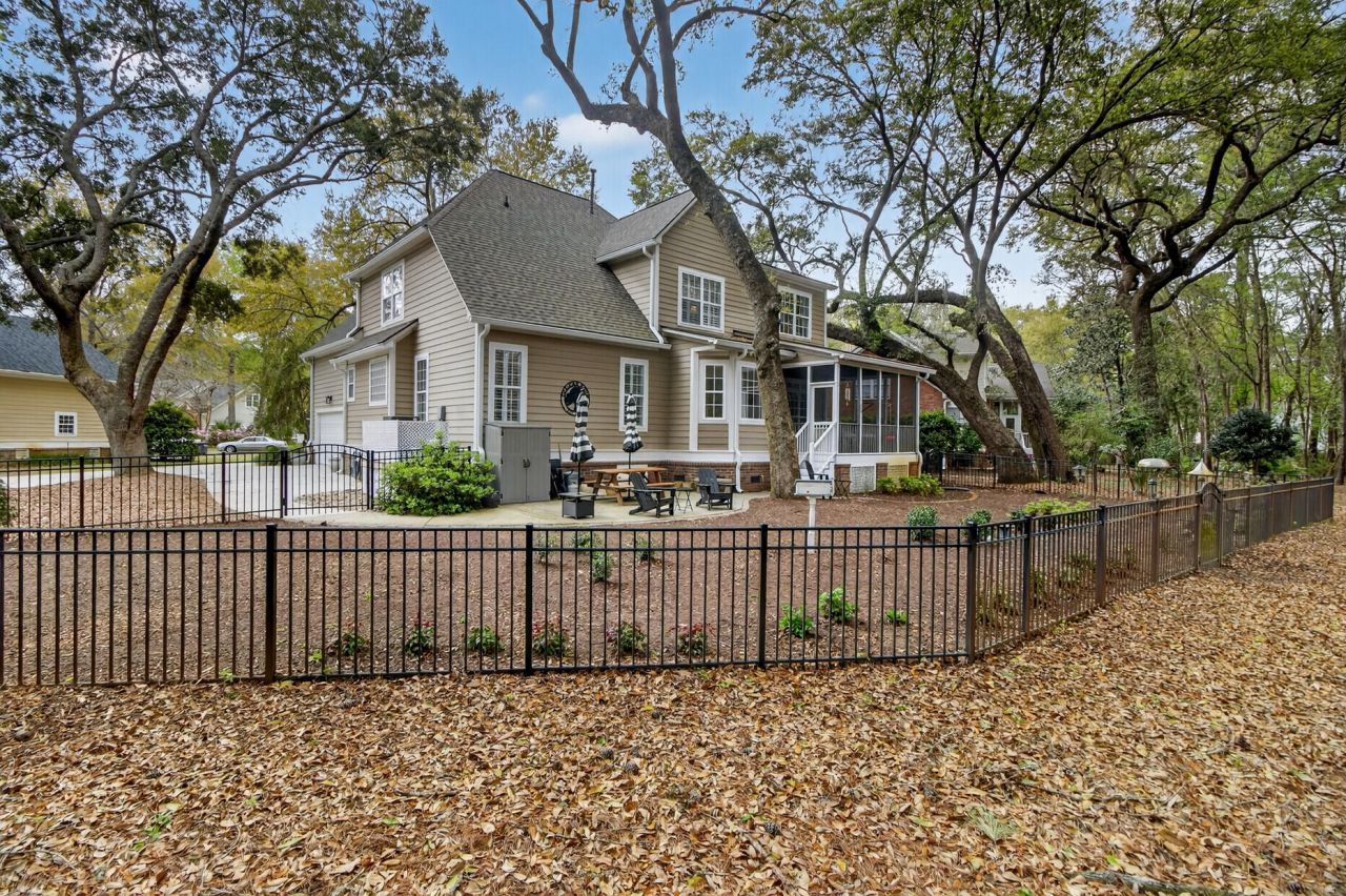 1309 Country Wood Court Photo 41