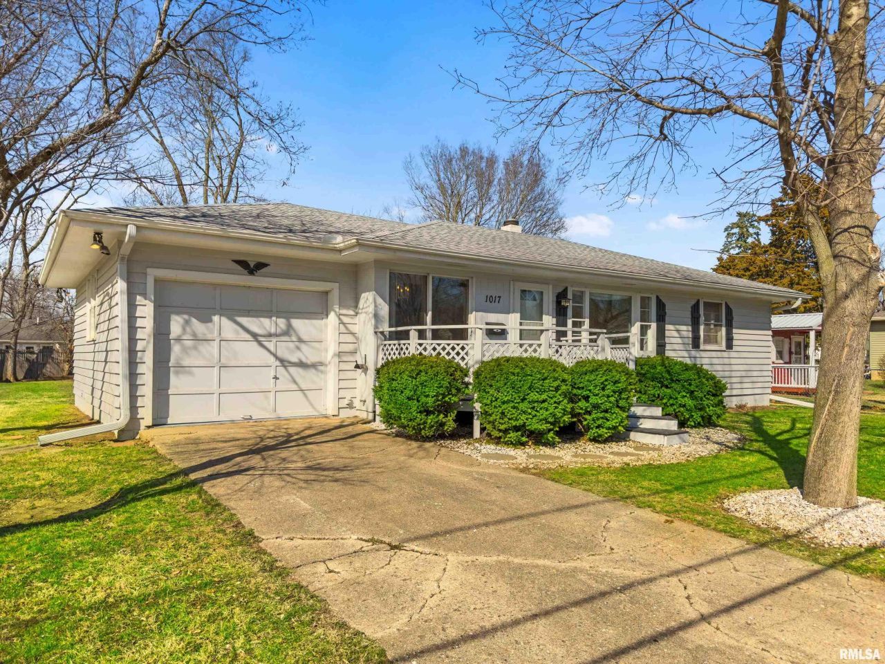 1017 W Sunnyside Street, Chillicothe, IL 61523 Main Photo