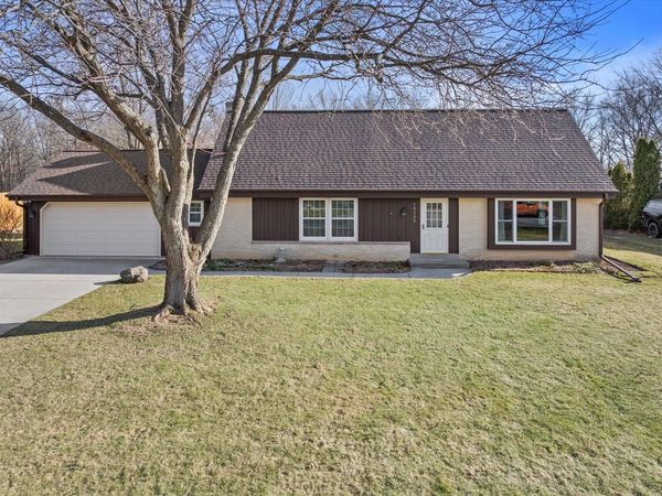 10235 W Cascade DRIVE, Franklin, WI 53132