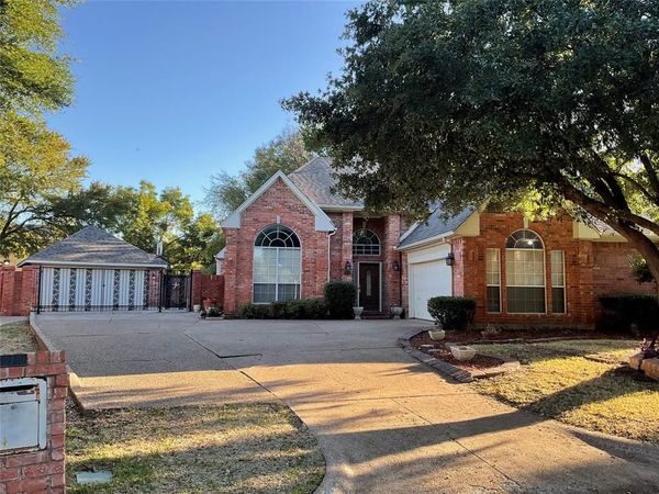 2102 Hunter Place Lane, Arlington, TX 76006