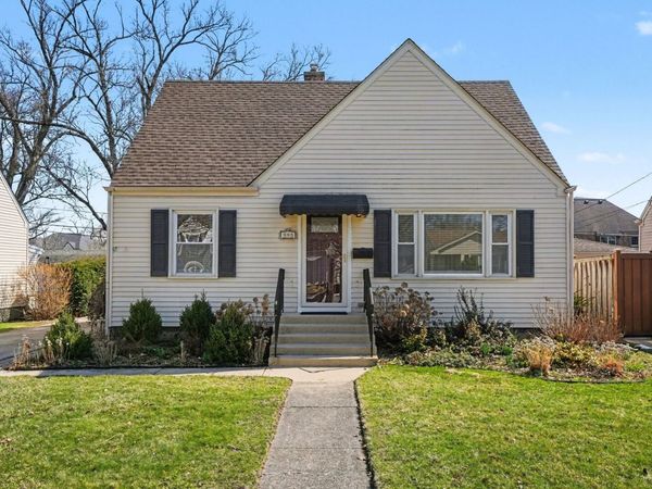 995 S Swain Avenue, Elmhurst, IL 60126