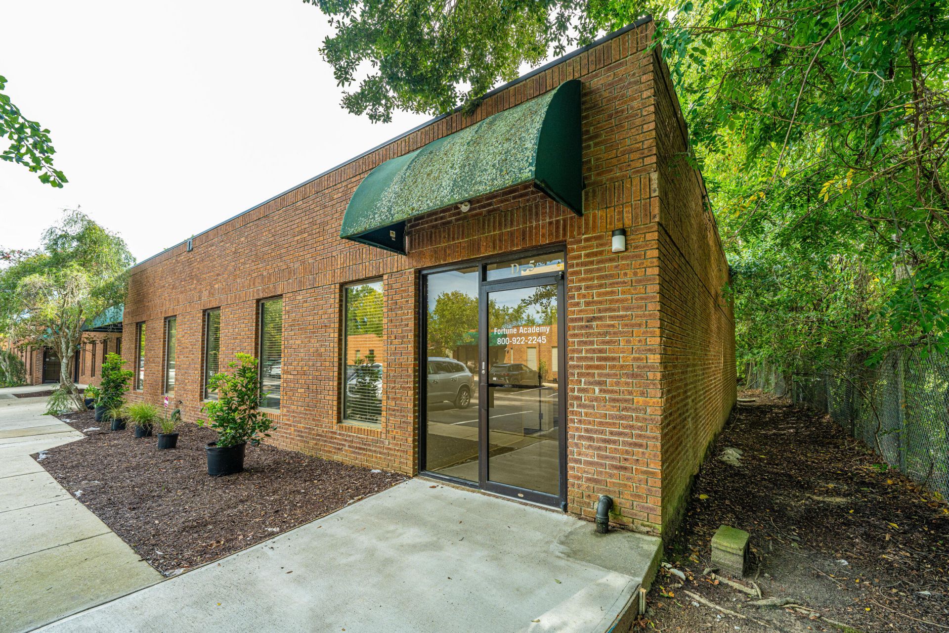 29 Leinbach Drive  Photo 4